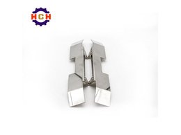 零件加工的基本知識、CNC機床的分類和原理，以及零件加工中需要注意的問題。